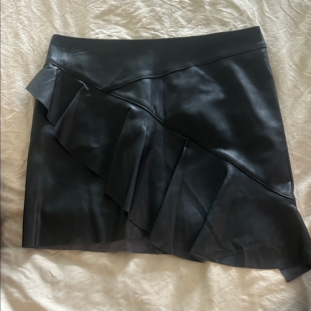 Design Lab Lord & Taylor Black Ruffled Pencil Skirt.  Slimming. Soft pleather.